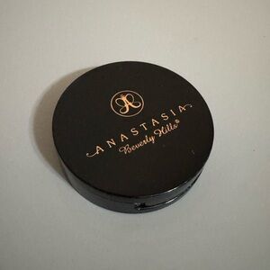 ANASTASIA BEVERLY HILLS ILLUMINATOR HIGHLIGHTER SHADE = SO HOLLYWOOD
